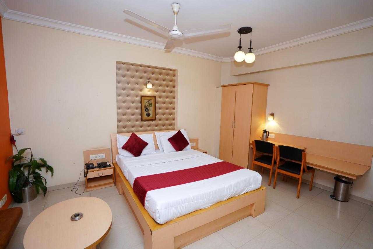 New Hotel Europa Inn 라즈콧 외부 사진