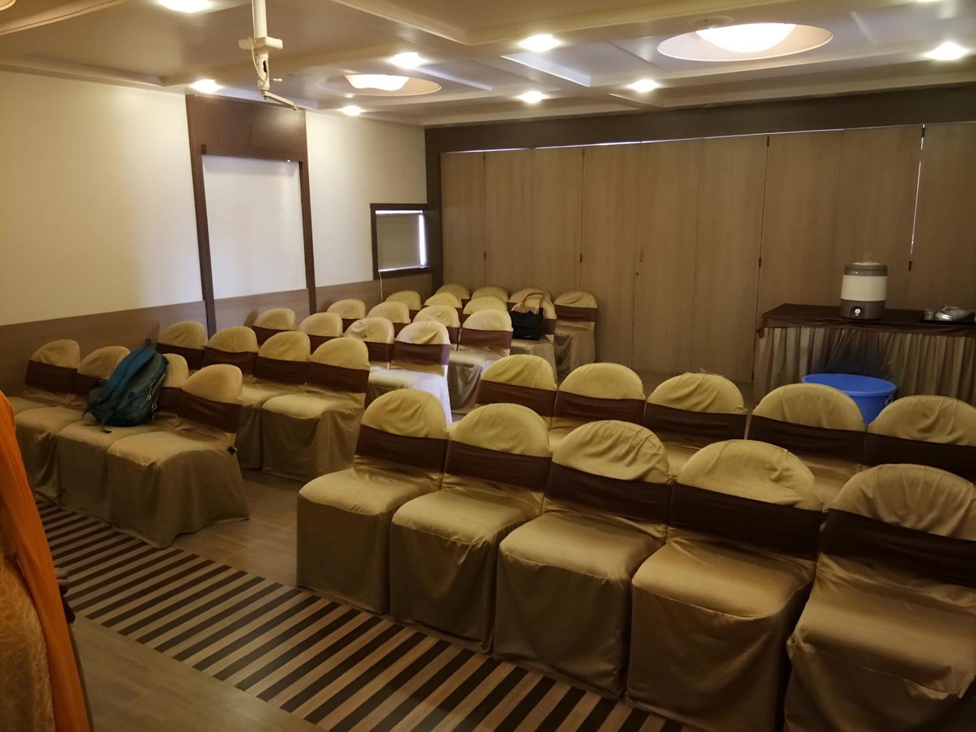 New Hotel Europa Inn 라즈콧 외부 사진