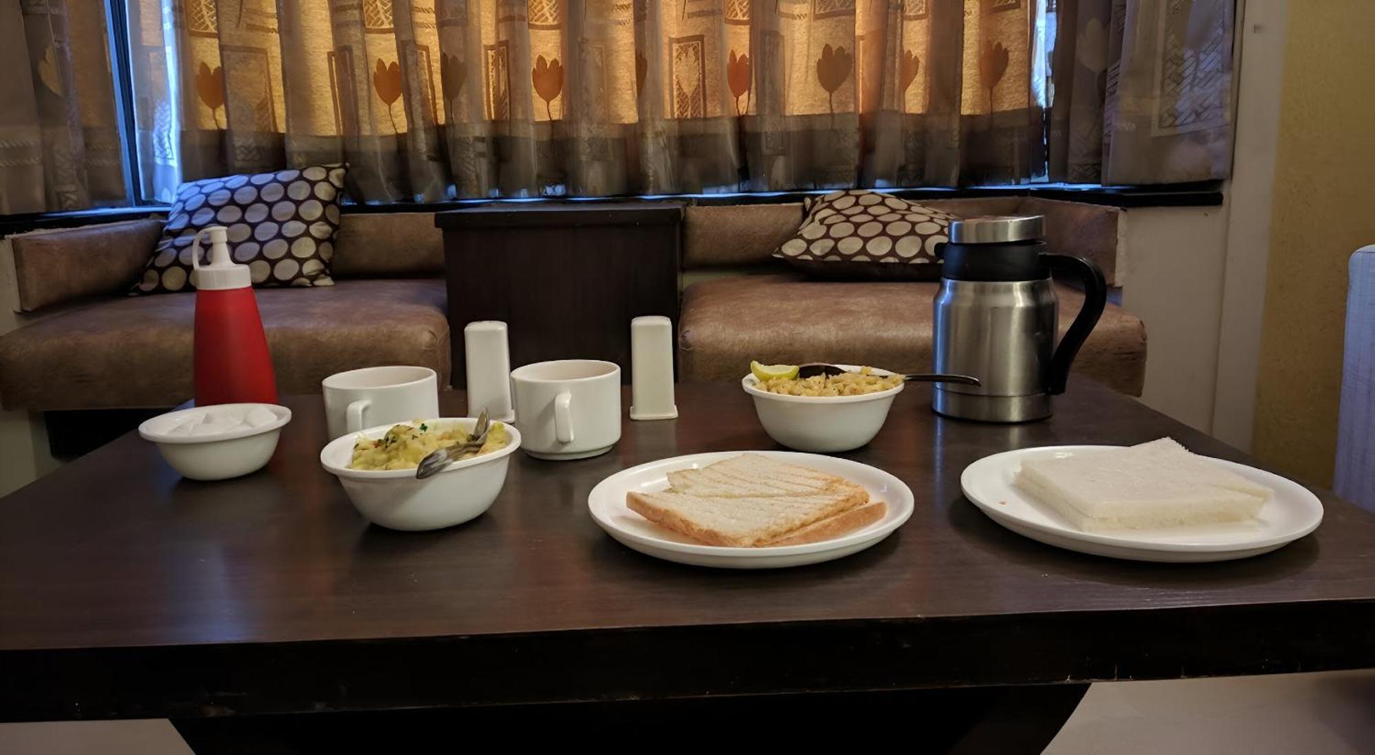 New Hotel Europa Inn 라즈콧 외부 사진