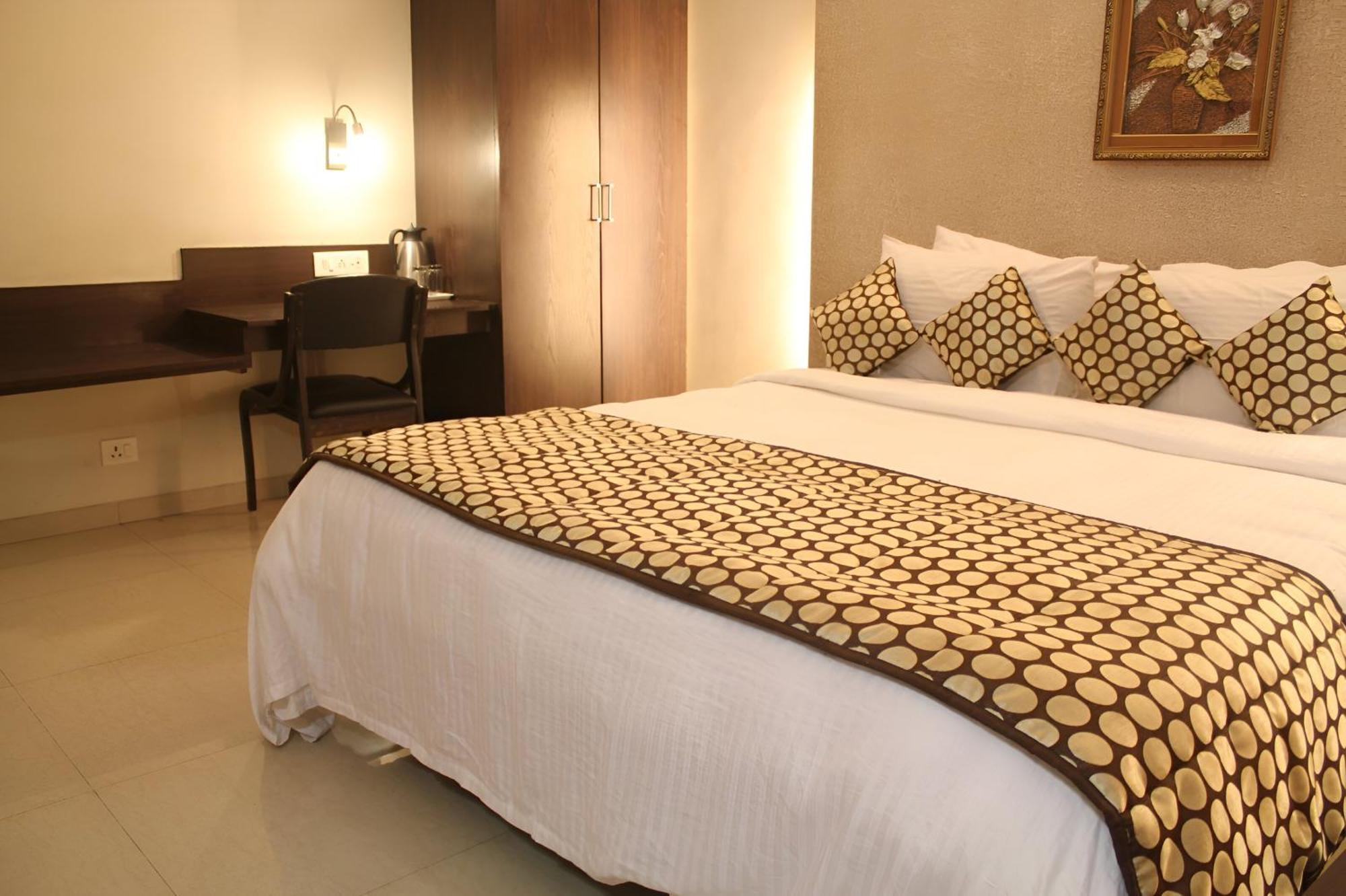 New Hotel Europa Inn 라즈콧 외부 사진